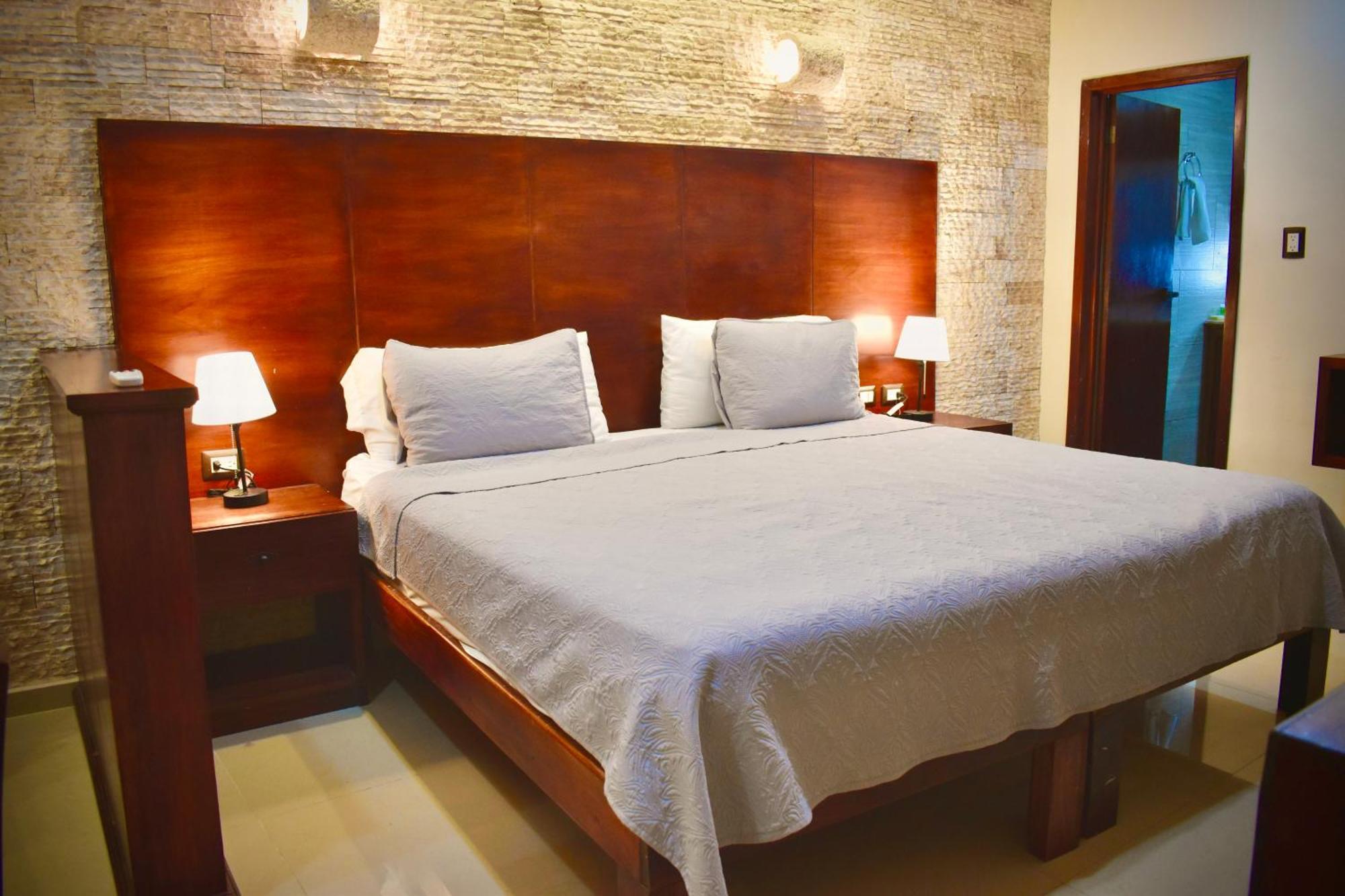 ואיאדוליד El Zaguan Colonial By Guruhotel מראה חיצוני תמונה